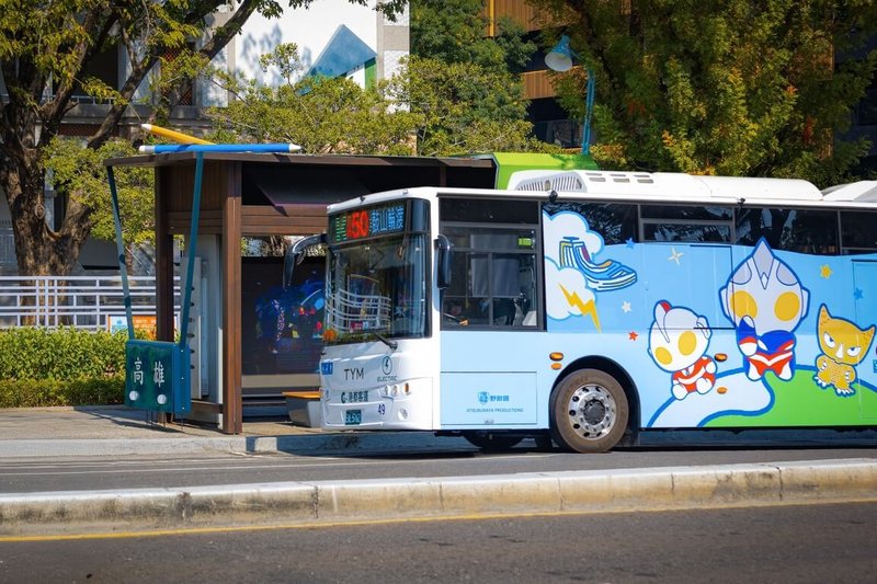 「2026高雄冬日遊樂園」將於2月7日至3月1日在愛河灣登場，高雄市政府交通局公布交通疏運資訊，呼籲民眾多搭公共運輸前往。（高雄市交通局提供）中央社記者蔡孟妤傳真　115年2月5日