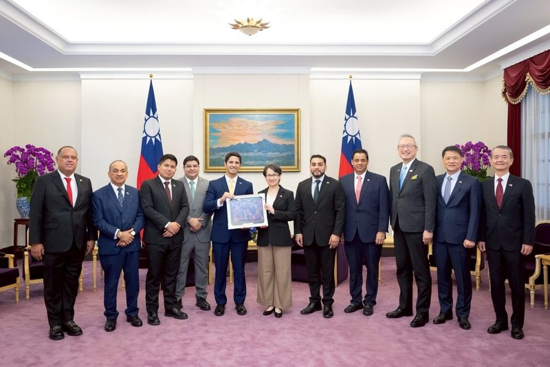 副總統蕭美琴5日接見巴拿馬跨黨派國會議員訪問團表示，台灣與巴拿馬共享民主自由價值，且都具備戰略重要性，相信透過交流互動，深化雙邊關係發展。（總統府提供）中央社記者溫貴香傳真　115年2月5日