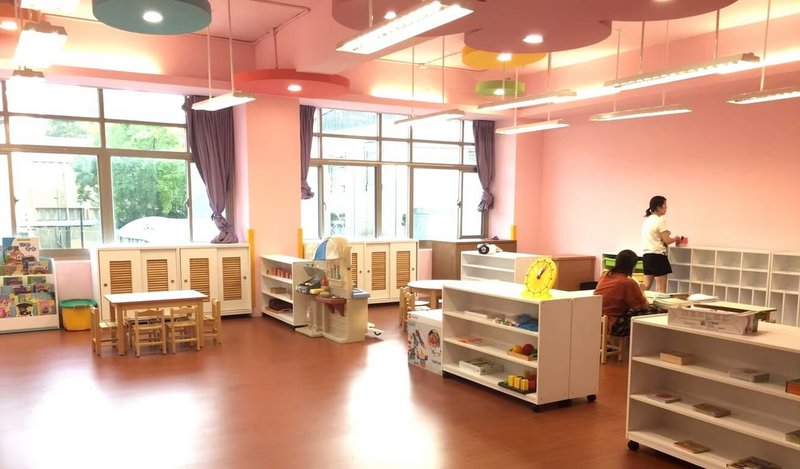 新北市教育局與社會局、衛生局、財政局等局處合作，將校園閒置或餘裕空間彈性運用，延伸教育場域功能以回應人口結構與社區實際需求，提升公共資源使用效益。圖為板橋區大觀國中非營利幼兒園。（新北市教育局提供）中央社記者黃旭昇傳真　115年2月5日