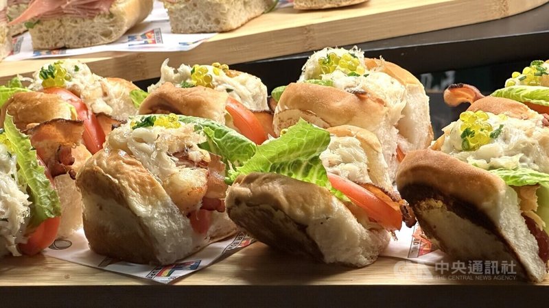 以舊金山季節性食材珍寶蟹製作的三明治將在第60屆超級盃賽事當天供應。中央社記者張欣瑜舊金山攝　115年2月5日