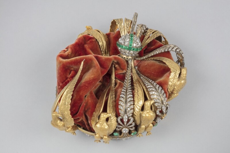 皇冠所有部件僅缺少八隻金鷹其中一隻。（圖取自羅浮宮網頁presse.louvre.fr）