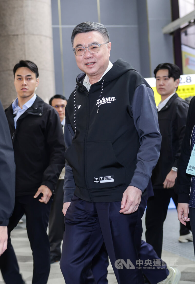 民眾黨不分區立委、陸配李貞秀是否放棄中國國籍引發關注。行政院長卓榮泰（中）5日在台北受訪表示，一切依「國籍法」的標準來完成認定，是不是具有合法的國會議員的資格。中央社記者裴禛攝　115年2月5日