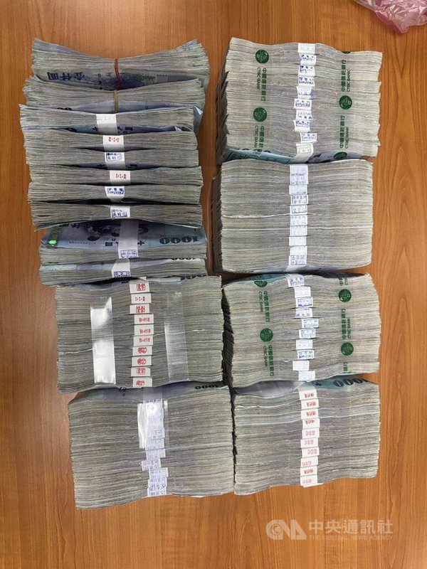 台北市許姓女子誤信假投資虛擬貨幣話術，5日和假幣商業務面交新台幣705萬元，遭人當街行搶，警方火速逮捕6嫌，並追回現金700萬元。（翻攝照片）中央社記者黃麗芸傳真　115年2月5日