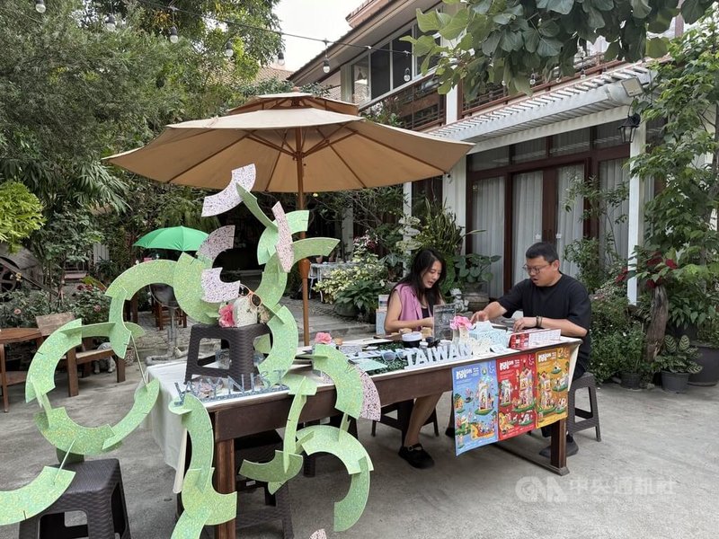 郭俞霈策劃的「ESG 創作實驗：曼谷老城文化景觀的永續再生」展覽，在曼谷老城一處華裔家族的老宅花園展出。中央社記者李宗憲曼谷攝　115年2月6日