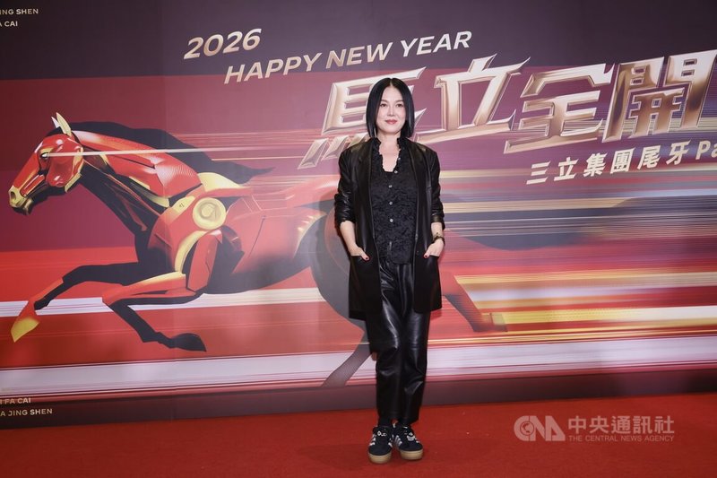 演員苗可麗（圖）6日出席三立集團尾牙，受訪時談及過年計畫，苗可麗感性表示今年最重要的就是陪伴父親，也會包數萬元大紅包給父親。中央社記者洪素津攝　115年2月6日