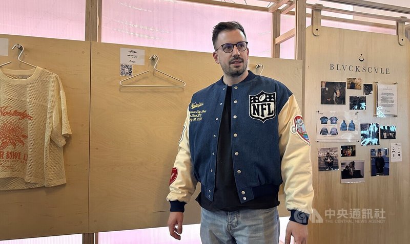 舊金山品牌Nostalgia的復古超級盃夾克亮相，引發搶購熱潮。中央社記者張欣瑜舊金山攝　115年2月6日