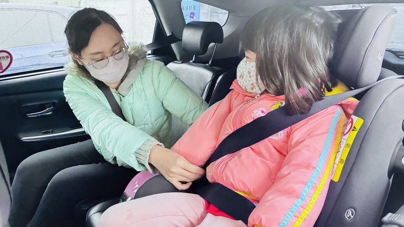 桃園市政府2月起推出「好孕專車兒童安全座椅計程車服務」，上路首週累計破60趟，廣獲好評。（桃園市婦幼局提供）中央社記者葉臻傳真　115年2月6日