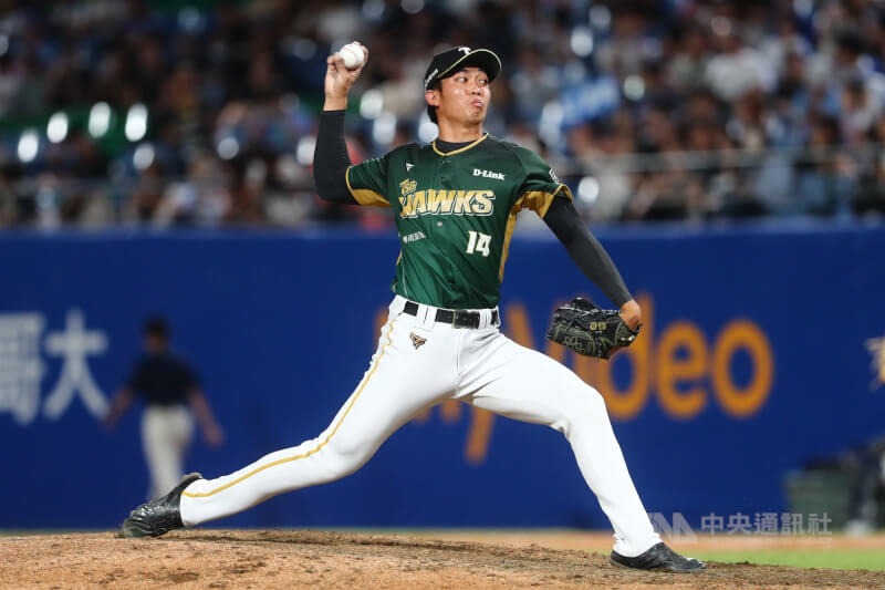 林詩翔在中華職棒例行賽登板。（中央社檔案照片）