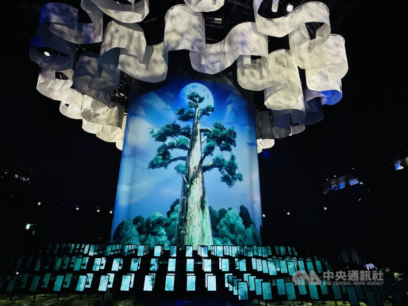 大阪世博TECH WORLD館內生命劇場以科技呈現高聳參天的台灣杉。中央社記者楊明珠大阪攝  114年7月11日