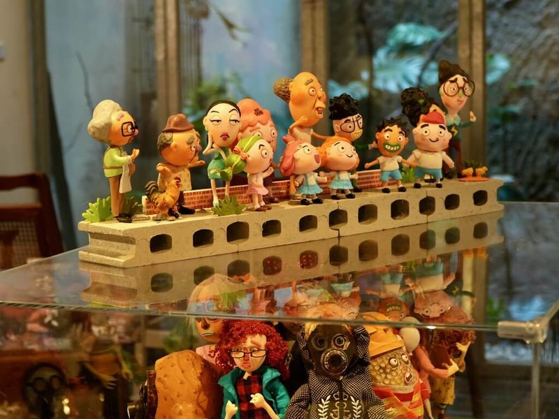 拙劇團主辦台灣原創動畫實體展「影格魔法師的奇幻樂園」，7日盛大開幕，現場展出動畫創作過程中所運用道具等。圖為停格動畫導演黃勻弦創立的「旋轉犀牛原創設計工作室」展品。（拙劇團提供）中央社記者王寶兒傳真　115年2月7日