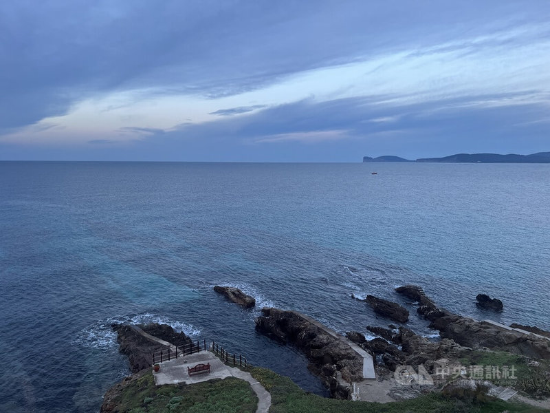 紅珊瑚需要生長在清澈乾淨的海水當中，義大利薩丁尼亞城市阿爾蓋爾一帶的珊瑚海岸是其產地，使該城市自古以紅珊瑚聞名。中央社記者黃雅詩薩丁尼亞攝 115年2月7日