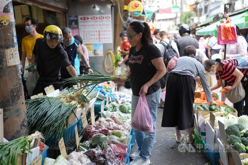 農曆春節效應將推升消費者物價指數（CPI）漲幅擴大。（中央社檔案照片）