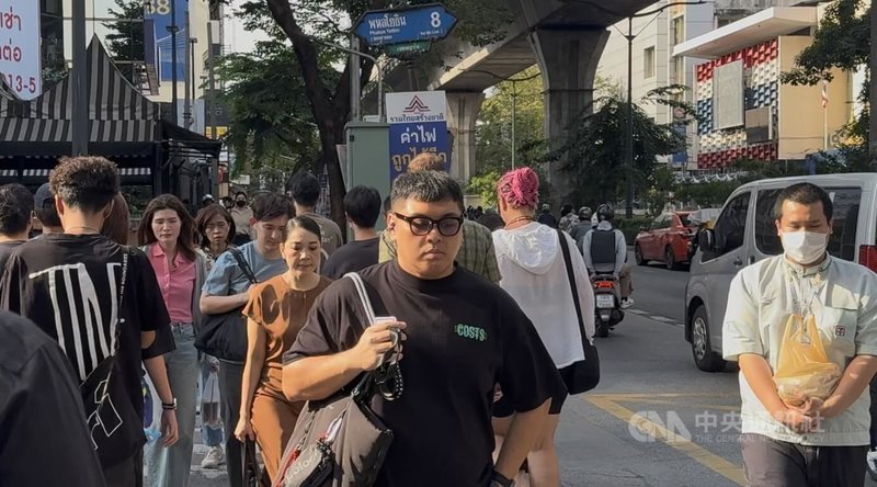 據官方統計，泰國合格選民約5300萬人，其中44至59歲的X世代及28至43歲的Y世代共逾3000萬人，這群勞動世代占選民約6成，構成影響選後政權走向的「結構性多數」。中央社記者李宗憲曼谷攝　115年2月7日