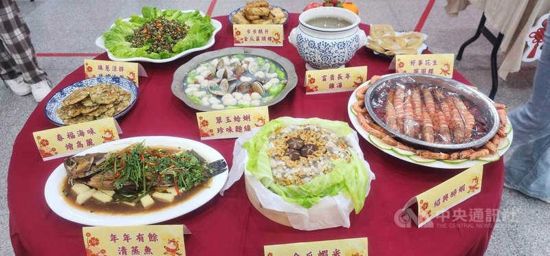 農曆春節年假，澎湖縣政府衛生局7日結合9個在地社區推出健康年菜，讓民眾在過年期間，吃到健康又安心的年菜，過個幸福的年節。中央社   115年2月7日