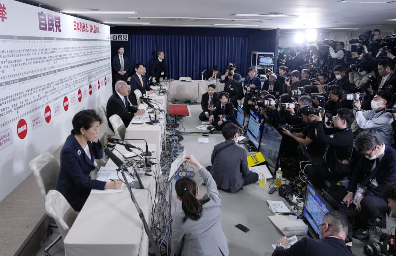 日本眾議院選舉8日投開票，自民黨於投票結束後召開記者會。（共同社）