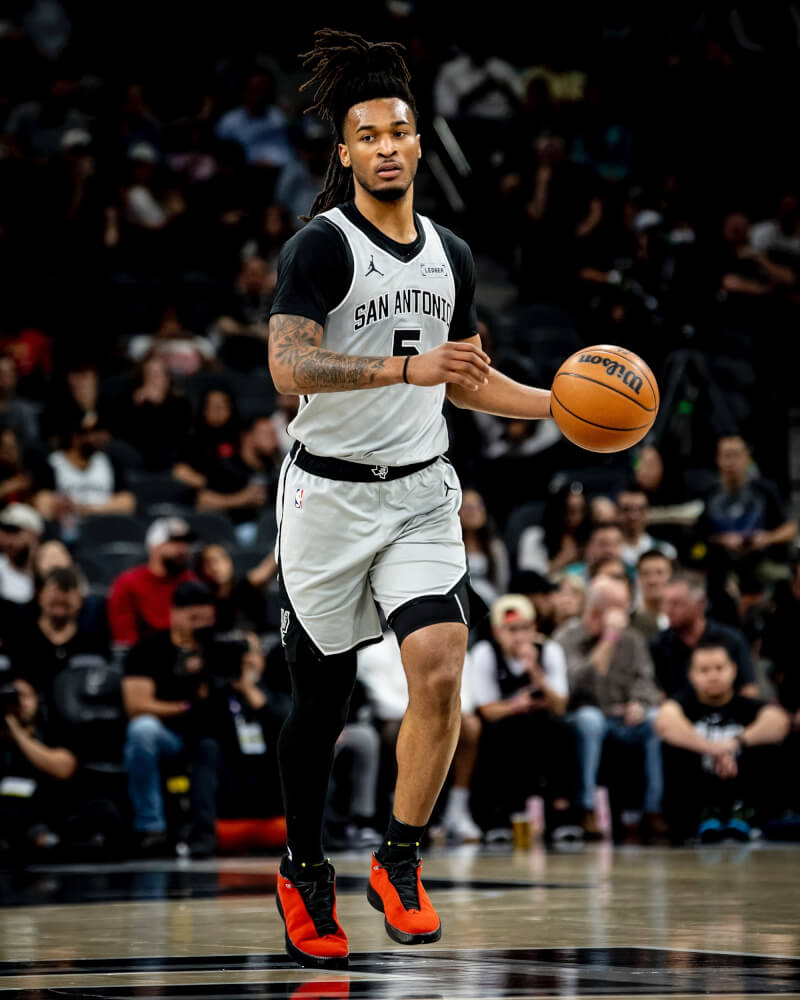 21歲聖安東尼奧馬刺新秀卡索7日拿下40分大三元。（圖取自x.com/spurs）