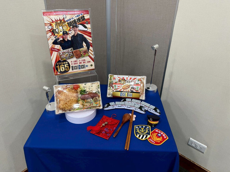 警政署鐵路警察局攜手台鐵公司推出春節限定「食炸開運便當」，9日起至26日止限量販售，並將「防詐5步驟」融入經典菜色，守護旅客「安薪」過好年。（警政署鐵警局提供）中央社記者黃麗芸傳真　114年2月9日