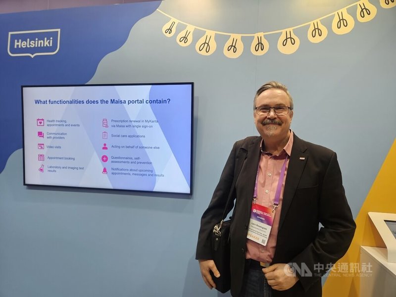 芬蘭赫爾辛基市社福、醫療保健和救援服務部門制度發展醫師拉爾斯．羅森格倫（Lars Rosengren）（圖）說，同一個屋簷下獲得醫療、社福資源，減少奔波與重複填表、轉介麻煩。中央社記者陳婕翎攝　115年2月9日