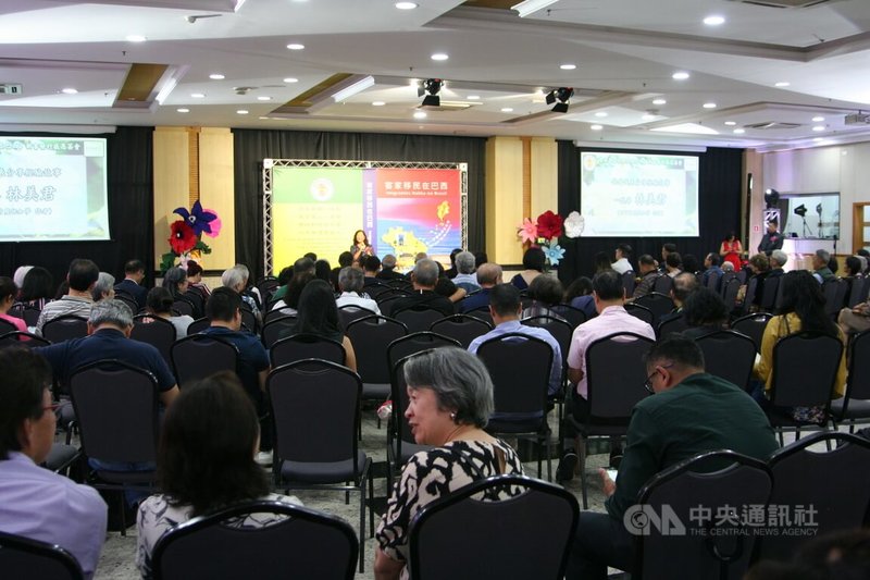 巴西僑界7日於聖保羅舉辦慶祝「客家移民在巴西」新書發行感恩茶會，代表不同世代的作者分享移民經驗，每位作者雖有不同心境，但共同信念都是保存客家人的「硬頸」精神，提醒後代珍惜今日成果。中央社記者唐雅陵聖保羅攝　115年2月9日