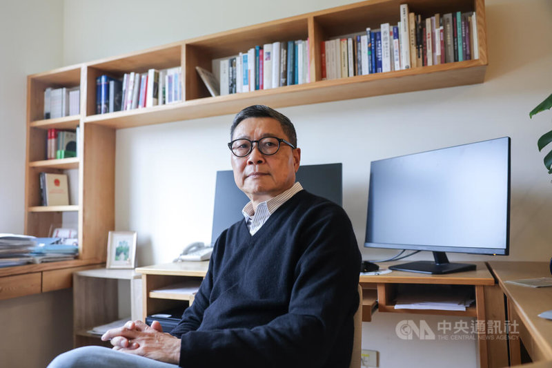 對有蘋果員工被判囚10年，占中三之一的中研院學者陳健民認為，是當局想產生震攝作用。中央社記者裴禛攝　115年2月9日