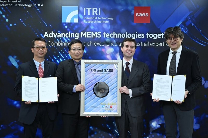 工研院9日宣布，攜手SAES共同啟動高真空封裝吸氣技術試製產線，左起為工研院智慧感測與系統科技中心組長林靖淵、工研院協理蘇孟宗、SAES集團董事Giulio Della Porta、SAES集團商務總監Stefano Giorgio。（工研院提供）中央社記者張建中傳真　115年2月9日