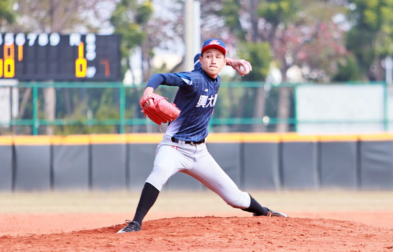 興大附農9日在114學年度高中木棒聯賽派出陣中控球最讓教練團放心的左投林承俊（圖）先發，主投6局投出8次三振無失分，助隊以1比0擊敗玉里高中、晉級第3階段。（學生棒球運動聯盟提供）中央社記者謝靜雯傳真　115年2月9日