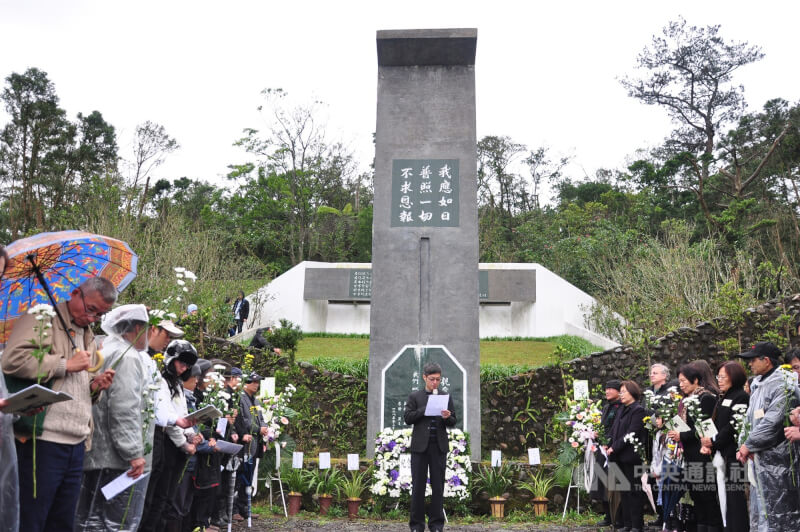 圖為2017年「二二八事件暨林家祖孫受難」追思紀念活動上，各界人士共同追思二二八事件與「林宅血案」犧牲者。（中央社檔案照片）