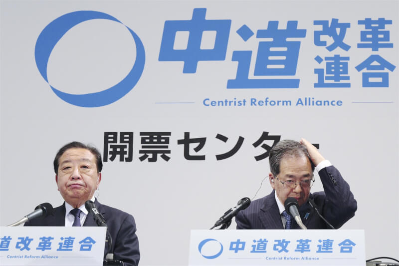 日本立憲民主黨代表野田佳彥（左）與公明黨代表齊藤鐵夫（右）。（共同社）