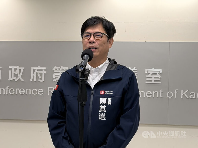 日本眾議院選舉結果出爐，自民黨在首相、自民黨總裁高市早苗領軍下大勝。高雄市長陳其邁（圖）10日在市政會議前接受媒體聯訪表示，選舉結果有助未來台日經濟合作、區域安全等。中央社記者林巧璉攝　115年2月10日