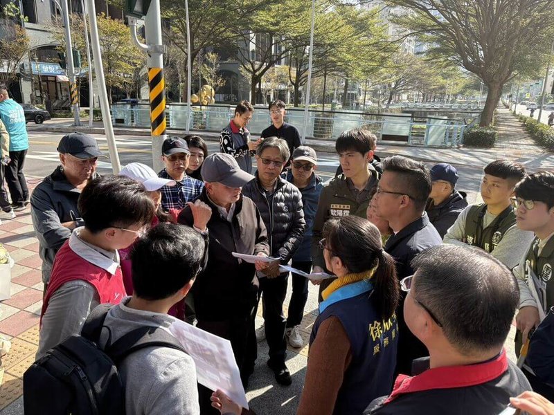為提升行人行走安全，新竹縣政府警察局10日邀集交通處及竹北市公所等相關單位進行道路會勘，決議在勝利七街與莊敬三路、勝利七街與莊敬五街等6處路口，實施行人提早5秒通行措施。（新竹縣政府提供）中央社記者郭宣彣傳真　115年2月10日