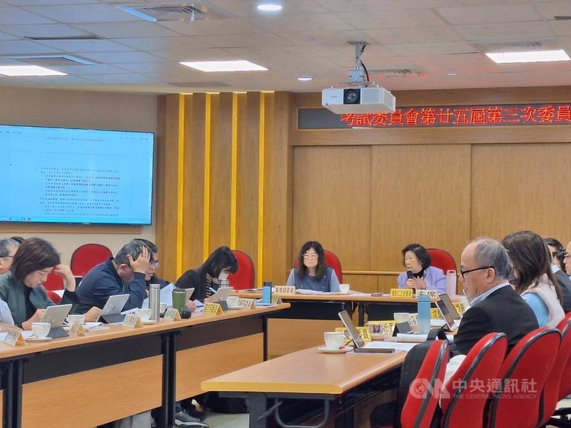 大學入學考試中心考試委員會10日舉行委員會議審議115學年學測違規，經考區提報違反試場規則的有562件，以未攜帶應試有效證件正本252件最多。中央社記者許秩維攝　115年2月10日