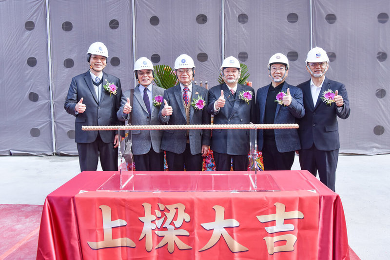 台灣師範大學深化校園建設藍圖，10日舉行「華語國際學舍」新建工程上梁典禮，目標2027年完工啟用。（台師大提供）中央社記者許秩維傳真　115年2月10日