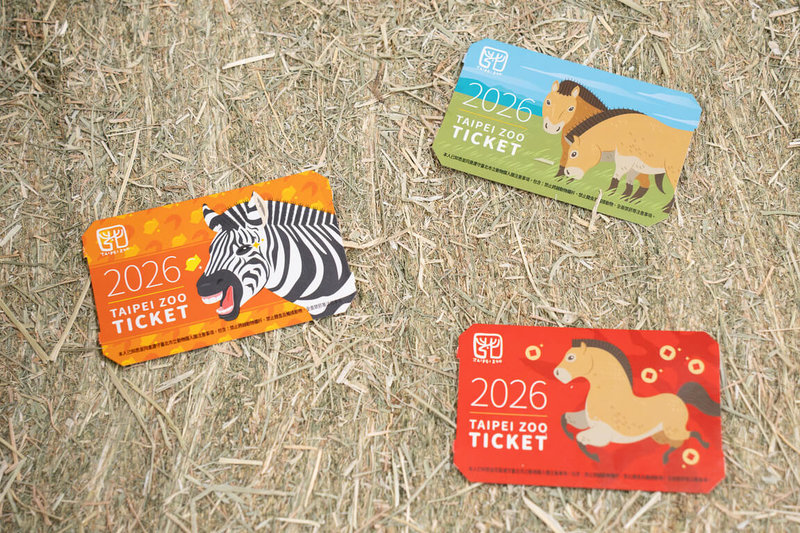 台北市立動物園表示，馬年3款限定門票即日起發行，包含蒙古野馬在廣闊草原上活動的意象、奔騰躍動搭配「春」到圖樣，以及查普曼斑馬嗅聞探索環境時，像是咧嘴燦笑的表情。（台北市立動物園提供）中央社記者楊淑閔傳真　115年2月10日
