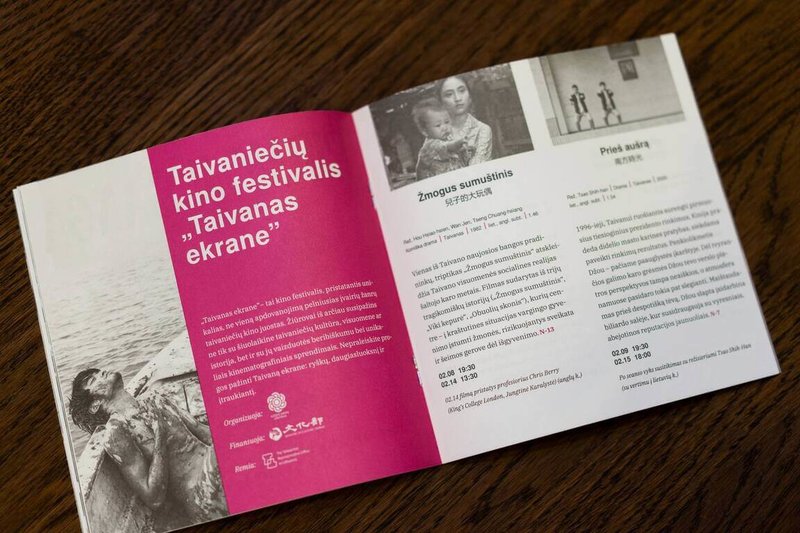今年「台灣影像」共選映8部作品，橫跨不同類型、年代與觀點，涵蓋當代生活、歷史回望及自我認同等主題。圖為主辦單位準備的影展手冊。（立陶宛亞洲藝術中心提供）中央社記者游堯茹維爾紐斯傳真　115年2月10日