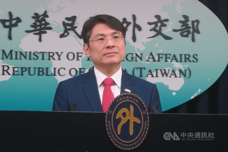 外交部發言人蕭光偉10日指出，立陶宛與台灣是共享民主價值的夥伴，駐立陶宛台灣代表處的名稱是雙方共識，目前雙方政府沒有討論更改駐處名稱。中央社記者吳書緯攝　115年2月10日