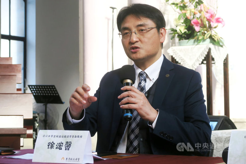 淡江大學政經學系副教授徐浤馨10日指出，日本修憲將能在區域的軍事角色凸顯，改變以往是經濟大國，但在國際社會扮演的政軍角色不相符情況。中央社記者吳書緯攝　115年2月10日