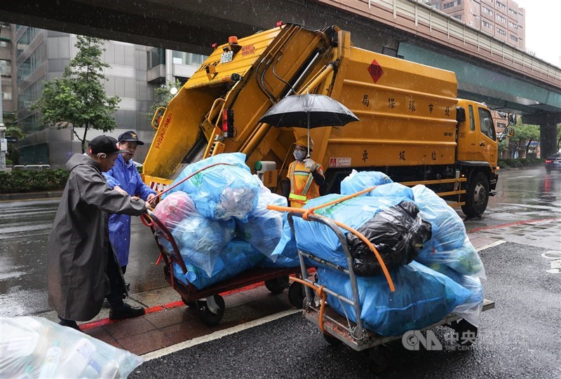 圖為垃圾車示意圖。（中央社檔案照片）