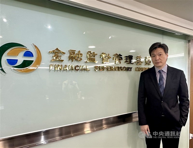金管會10日訂定「獎勵本國銀行辦理5大信賴產業放款方案」，第1期期間設定國銀對5大信賴產業放款增加目標值為新台幣1200億元。圖為金管會銀行局主秘周正山。（中央社檔案照片）