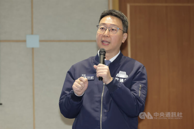 交通部10日上午在台北舉行115年新春記者會，交通部長陳世凱（圖）進行業務報告，談及花蓮馬太鞍溪鋼便橋的設置、桃機第3航廈啟用等政績，並說明2026年新目標從建設、服務、安全再升級。中央社記者翁睿坤攝　115年2月10日
