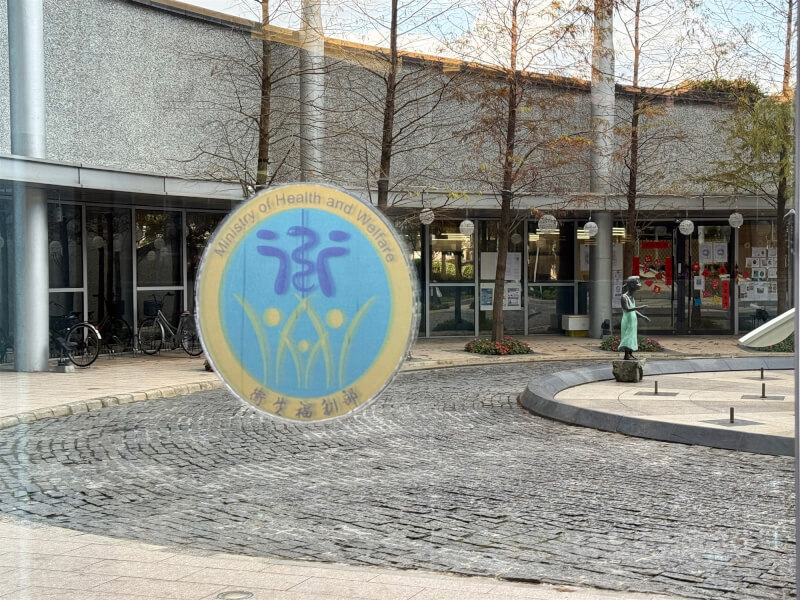 面對春節9天長假，健保挹注鼓勵醫療院所開診，初一到初三診所開診率倍增，小病不用衝大醫院。（中央社檔案照片）