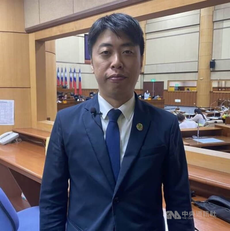 民進黨基隆市議員張之豪10日表示，市府不斷表達會在民國114年底提出基隆捷運第2階段可行性評估報告，如今卻跳票。市府表示，已完成整體路網先期規劃，核定後接續展開第2階段可行性評估。中央社記者王朝鈺攝　115年2月10日