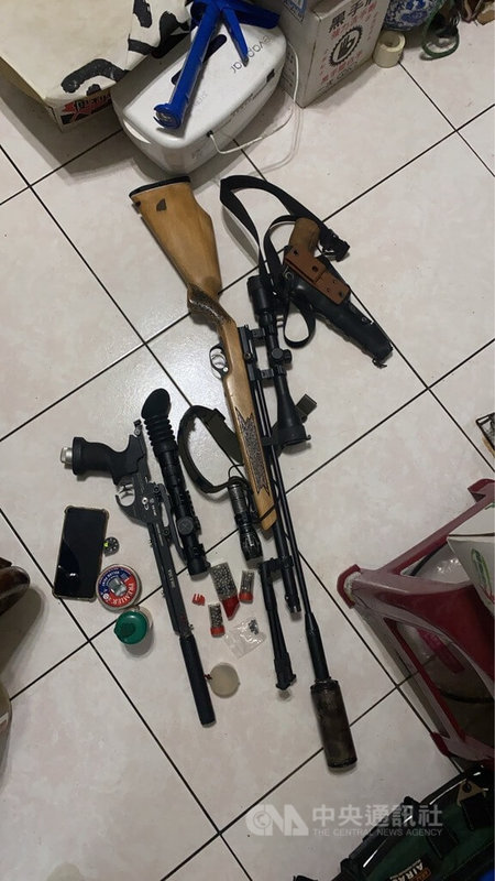 台北市黃男疑不滿住家附近幼兒園太吵，竟持空氣槍多次射擊，遭警方查獲送辦。（翻攝照片）中央社記者黃麗芸傳真　115年2月10日