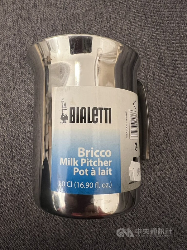擁有悠久歷史的義大利咖啡壺品牌Bialetti（比亞樂堤），2025年被香港資金Nuo Capital收購。圖為Bialetti煮牛奶壺，其產品在義大利家庭廚房十分常見。中央社記者黃雅詩羅馬攝　115年2月10日
