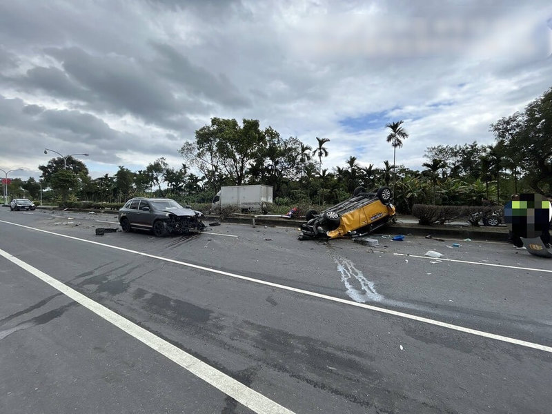 台9線202公里處花蓮壽豐志學路段11日中午發生追撞車禍，39歲莊姓駕駛疑開車打瞌睡，不慎追撞前方計程車釀禍，造成3人受傷。（花蓮縣吉安警分局提供）中央社記者張祈傳真　115年2月11日