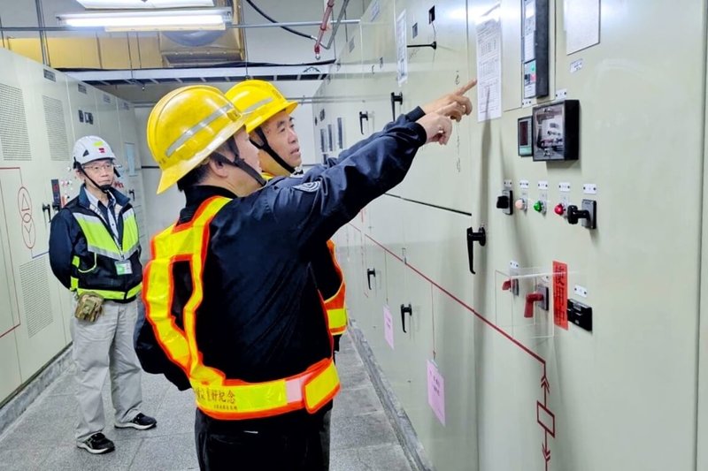 台電桃園區處11日表示，為維持春節期間交通與醫療用電穩定，特別提前部署啟動專案檢測，針對機場、高鐵桃園站、台鐵桃園站及中壢站、桃園長庚紀念醫院及衛生福利部桃園醫院等重要用戶，進行用電安全宣導與技術交流。（台電桃園區處提供）中央社記者吳睿騏桃園機場傳真　115年2月11日