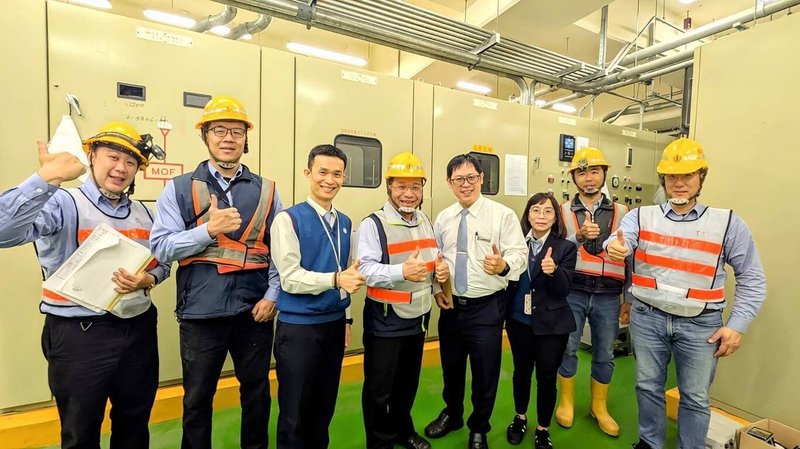 農曆春節將至，台電台中區營業處10日起啟動專案檢測，前往台鐵台中車站等交通及醫療用戶，協助改善潛在風險，確保春節期間穩定供電。（台電台中區處提供）中央社記者蘇木春傳真　115年2月11日