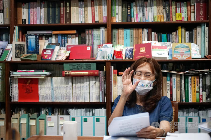 周婉窈過去接受中央社訪問提到她爬梳台灣史數十年，從文協看見那一輩台灣人希望建設明亮、美好的未來。回望台灣文協百年。周婉窈認為對當代台灣人來說，「這些文化資產，你不認識，你就不會珍惜，希望這些台灣歷史，都能更被大家認識」。（中央社檔案照片）