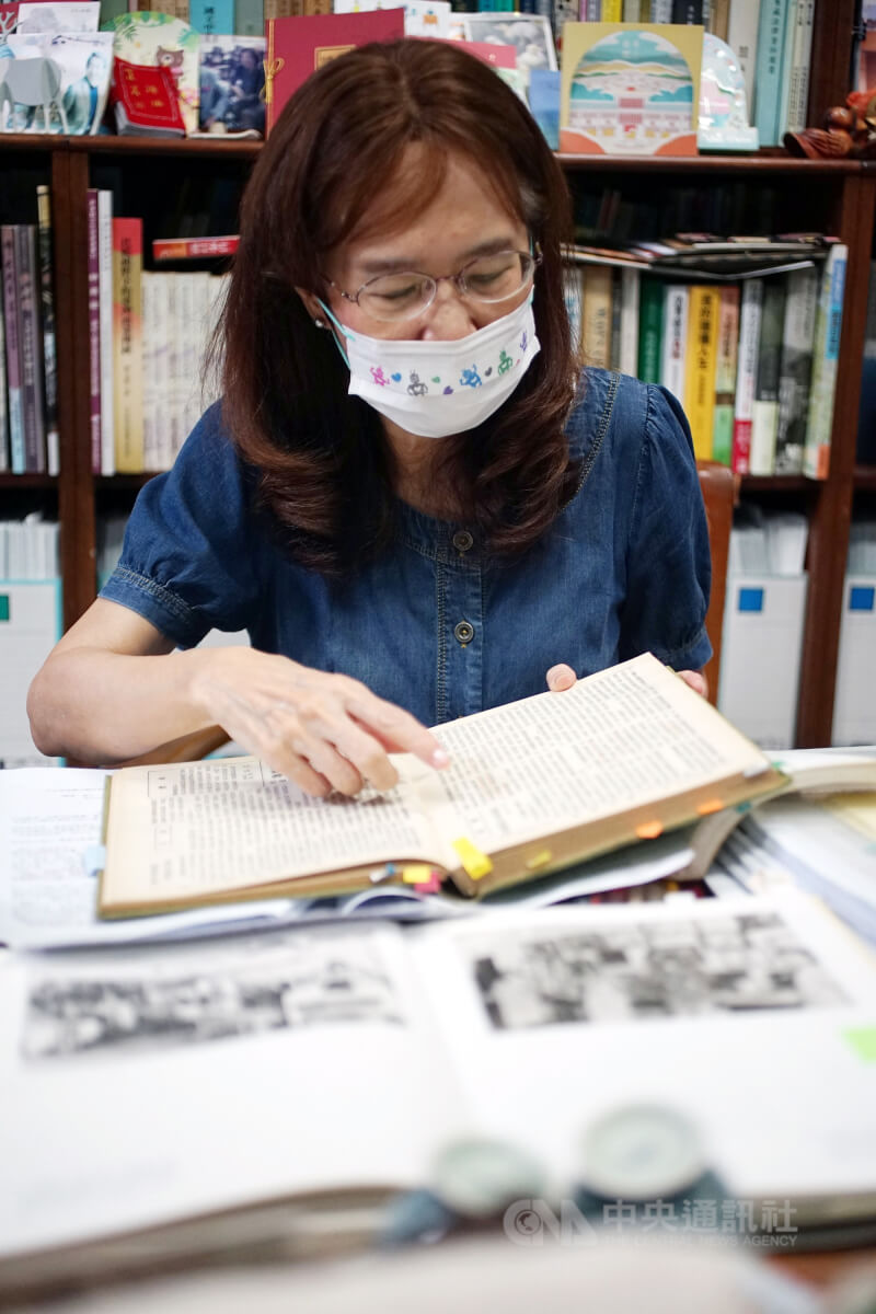 「少年台灣史」、「臺灣歷史圖說」、「轉型正義之路」等書作者周婉窈（圖）10日發文表示，意圖洗白加栽贓的電影讓大家很氣憤，至少今年的228會比較嚴肅，不會就是個放連假、塞車、遊玩的日子。（中央社檔案照片）