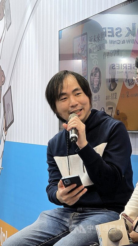 香港推理作家冒業本職為軟體工程師，平日關注人與科技之間的權力關係，並在創作中挑戰被視為理所當然的科技觀念。圖攝於2月7日。中央社記者趙彥翔攝　115年2月11日