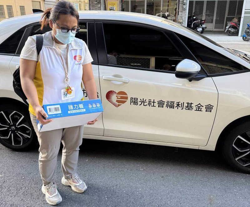 陽光基金會表示，為幫助逾550戶遭逢燒傷、或罹病而陷入困境的顏損弱勢家庭，現正籌募「顏損弱勢家庭服務計畫」經費，提供生理復健、居家護理、營養品補助及家庭同儕支持等服務。（陽光基金會提供）中央社記者曾以寧傳真　115年2月11日